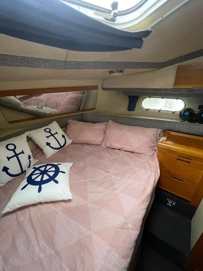 Luxury Boat Hotel Chertsey Buitenkant foto