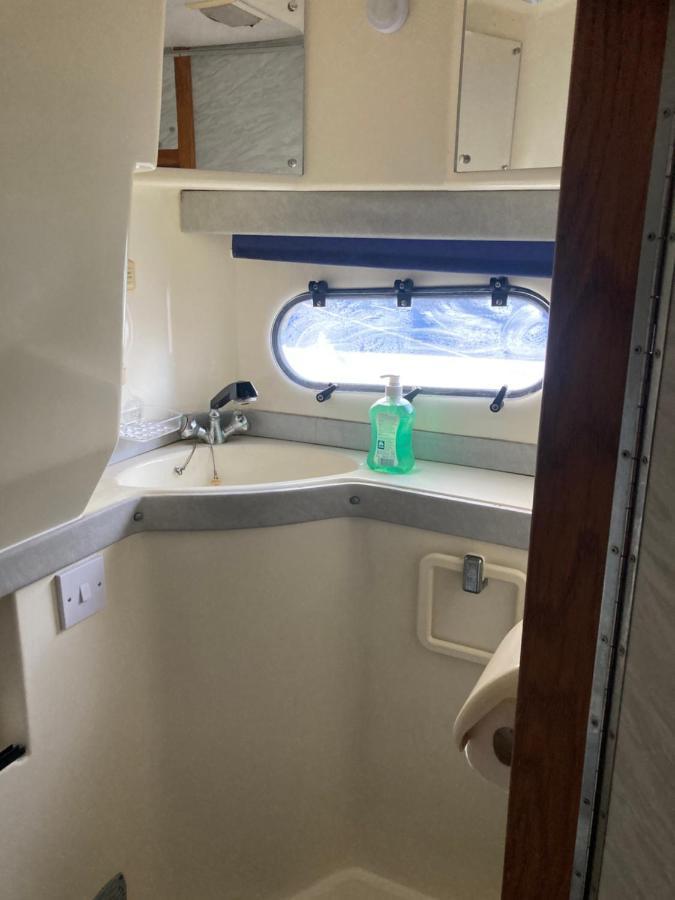 Luxury Boat Hotel Chertsey Buitenkant foto
