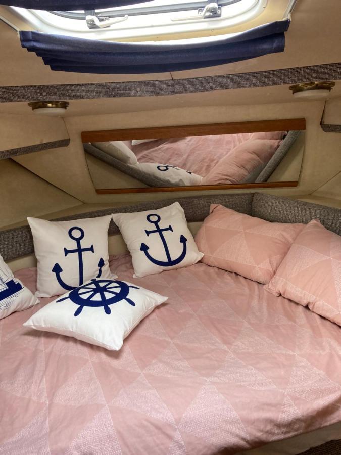 Luxury Boat Hotel Chertsey Buitenkant foto