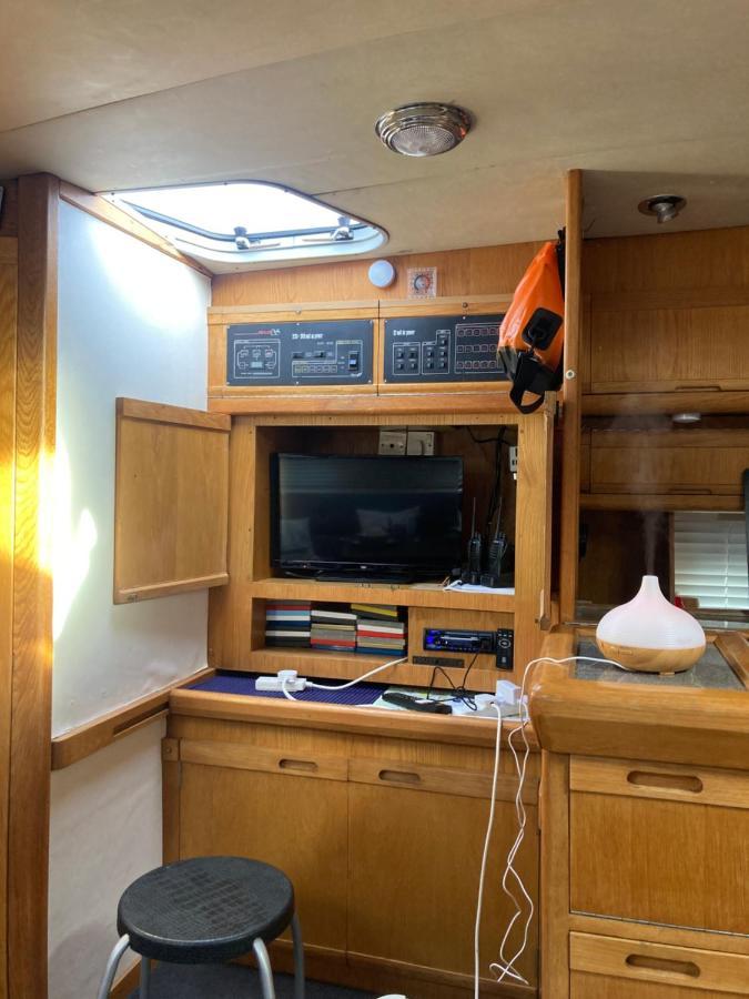 Luxury Boat Hotel Chertsey Buitenkant foto